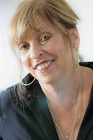 Éva Gárdos biography, age and filmography