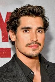 Henry Zaga biography, age and filmography
