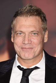 Holt McCallany