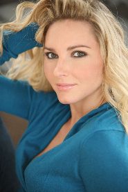 Anna Debecki
