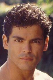 Arik Travis biography, age and filmography