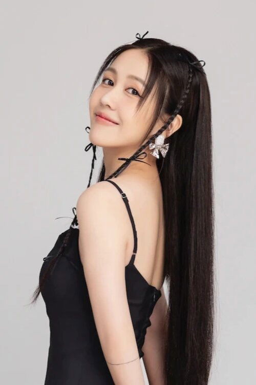 Hậu Hoàng portrait