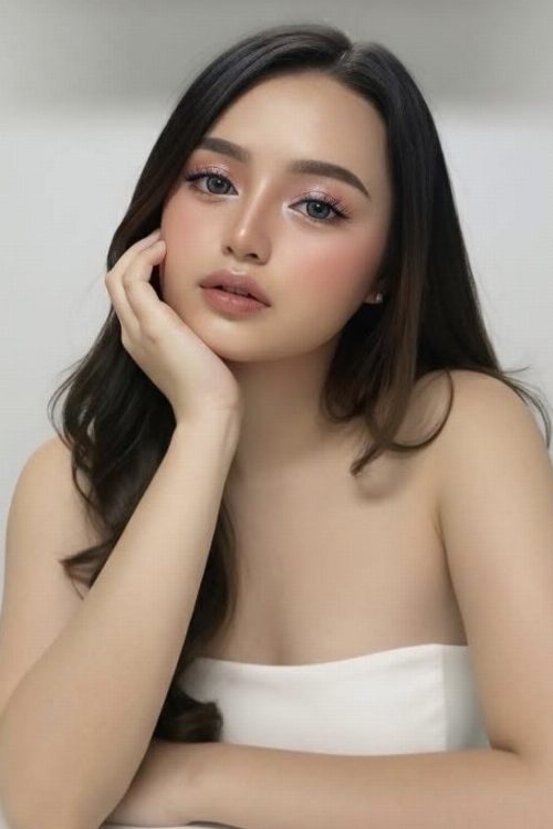 Liana Rosales portrait