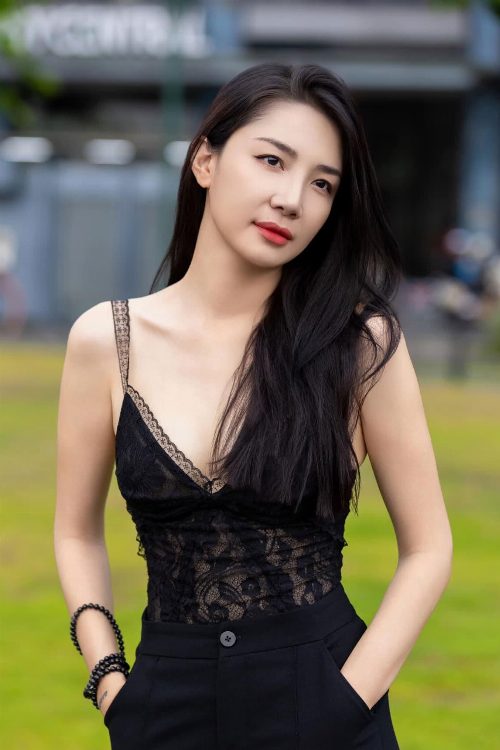 Ammy Minh Khuê portrait