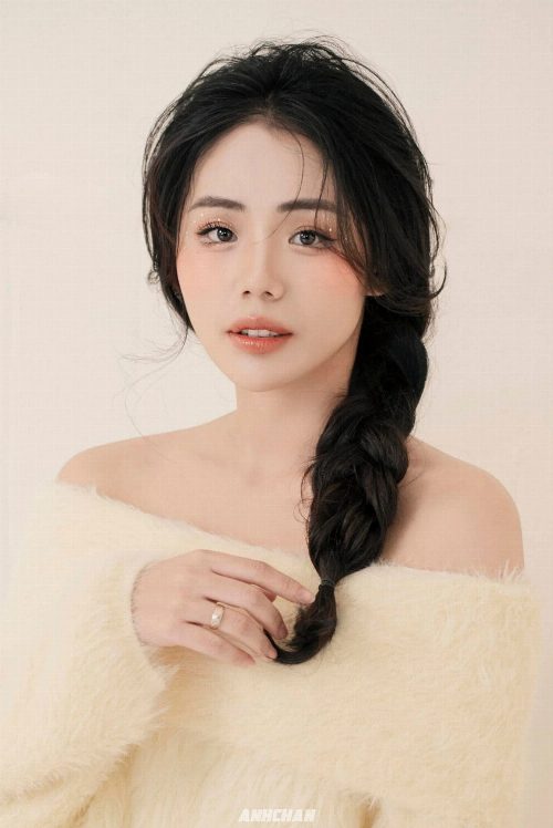 Hương Ly portrait