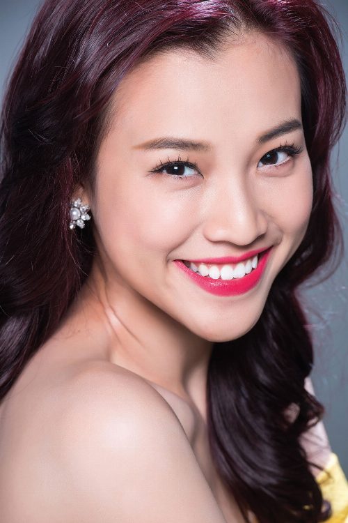 Hoàng Oanh portrait